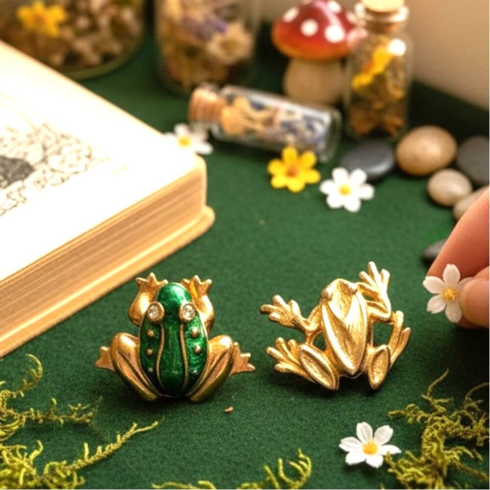 Vintage Avon Frog Pins Pair Gold Green Enamel Figural Brooch Set